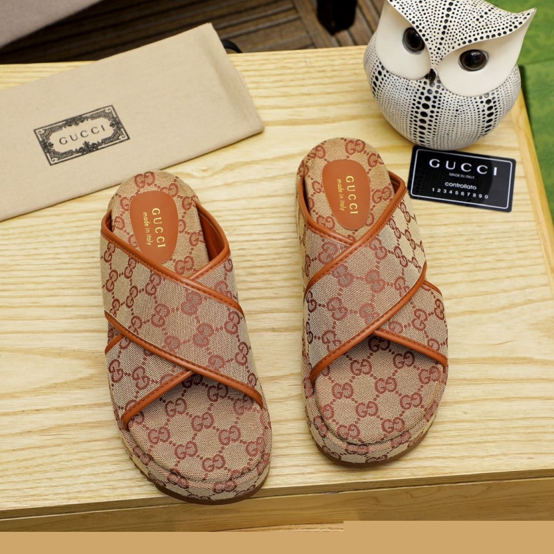 G*u*i slippers